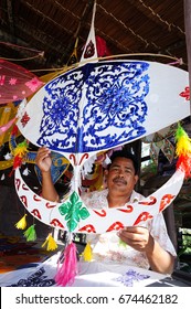  Nakhon Si Thammarat ,Thailand -January 28, 2014 :a Man Is Making The Traditional Kite Wau Bulan Or Moon Kite At Nakhon Si Thammarat ,Thailand