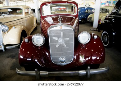 NAKHONPHATHOM-THAILAND-May 2 : The old and vintage cars show in Jessada Technique Museum on May 2,2015 Nahkonprathom Province, Thailand - Shutterstock ID 276912077