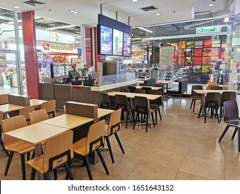 Nakhonsawan ,Thailand - Feb 21, 2020:
No Customer In KFC Fast Food Restaurant Because Of COVID-19 Virus . Kentucky Fried Chicken (KFC) Fast Food At The Walk Shopping Mall .