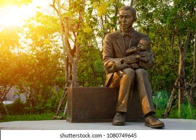 NAKORNPATHOM - April 15, 2018: Monument Of Prince Mahidol Adulyadej At Mahidol University , Thailand.