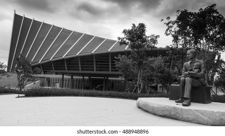 NAKORNPATHOM - SEPTEMBER 25, 2016: Black And White Style Of Monument Of Prince Mahidol Adulyadej At Mahidol University , Thailand.