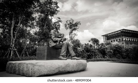 NAKORNPATHOM - SEPTEMBER 25, 2016: Black And White Style Of Monument Of Prince Mahidol Adulyadej At Mahidol University , Thailand.