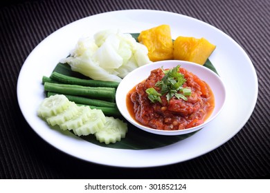 Nam Prik Aong (Northern Thai Meat And Tomato Spicy Dip) And Blanched Vegetable (pumpkin, Collard, Lentils, Cucumber)