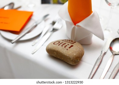 Nametag Stone Olli On A Fully Set Table