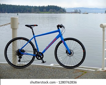 blue cannondale road bike