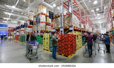 Nanchang, China - February 14, 2021: Consumers Shop At A Walmart Sam's Club During The Traditional Chinese New Year And Western Valentine's Day. China's Consumer Market Is Recovering Strongly.