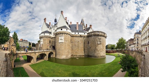 NANTES, FRANCE - JULY 29, 2014: Beautiful Panoramic Cityscape Of The Château Des Ducs De Bretagne (Castle Of The Dukes Of Brittany) A Castle Located In The City Of Nantes, France, On July 29, 2014