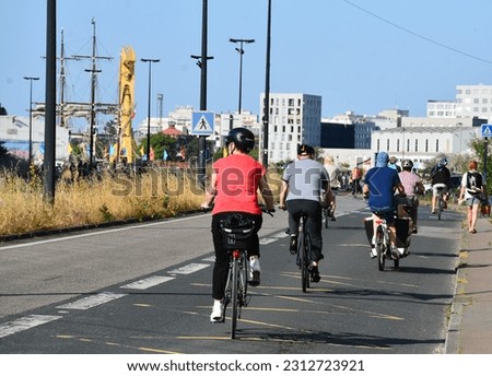 Nantes - Nautical and bike parade