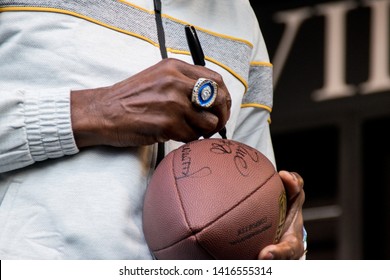 NAPA, CA - MAY 25, 2019: Trisha Yearwood, Jerry Rice At The Culinary Stage At BottleRock Napa Valley In Napa, CA 