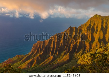 Napali coast in the evening sunlight at Kauai. View from Kalaulau lookout