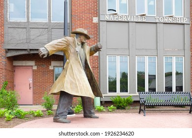 NAPERVILLE, ILLINOIS - MAY 26, 2017: Dick Tracy Statue. Located Along The City River Walk At The Naperville Township Building. Town Resident Dick Locher Became Illustrator Of The Strip In 1983.