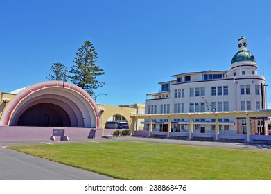 NAPIER, NZL - DEC 03 2014:Sound Shell And T  G Building.Napier Is A Popular Tourist City With A Unique 1930s Art Deco Architecture, Built After The City Was Razed In The 1931 Hawke's Bay Earthquake.