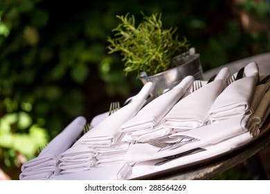 napkins with silverware pouch