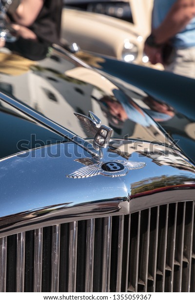 Naples, Florida, USA –\
March 23,2019: Rare blue 1962 Bentley S2 Continental Flying Spur at\
the 32nd Annual Naples Depot Classic Car Show in Naples, Florida.\
Editorial only.