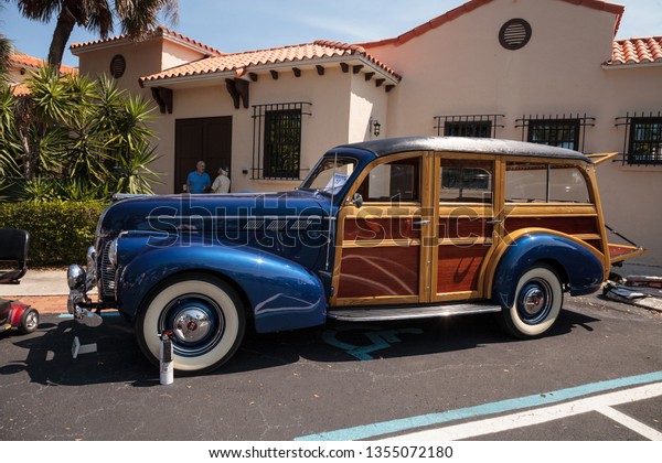 Naples, Florida, USA – March 23,2019: 1940 Pontiac\
Wagon at the 32nd Annual Naples Depot Classic Car Show in Naples,\
Florida. Editorial\
only.
