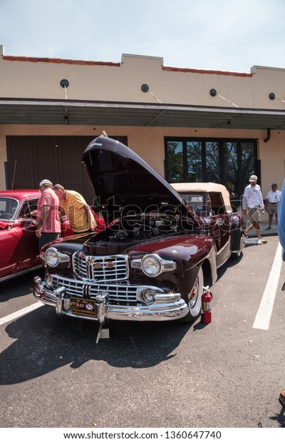 Naples, Florida, USA – March 23,2019: Maroon 1948\
Packard at the 32nd Annual Naples Depot Classic Car Show in Naples,\
Florida. Editorial\
only.