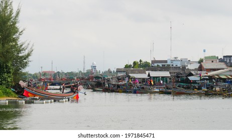 14 Narathiwat street photography Images, Stock Photos & Vectors ...