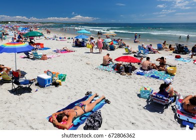 Narragansett, RI, USA - July 4th, 2017: Narragansett Town Beach On A Sunny Day. The Beach Is A Classic New England Saltwater Coastal Beach Front And Is Approximately 19 Acres.