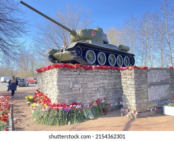 Narva, Estonia - 9 May 2022.

People Gathering Next To Tank T-34 Memorial Near Narva City Estonia To Celebrate WW2 Victory Day.