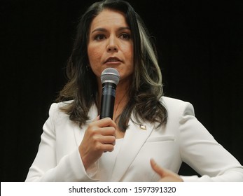 Nashua, New Hampshire / USA - 10/01/2019 : Tulsi Gabbard Town Hall Meeting At The Nashua Library.NH