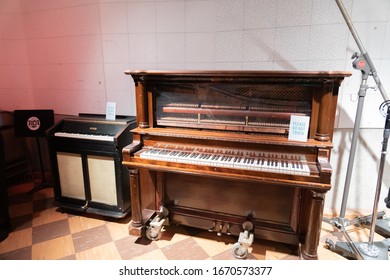 13 Rca Studio B Images, Stock Photos & Vectors | Shutterstock