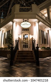 NASHVILLE, TN, USA - February 25, 2018: The Library Lounge Is An Upscale Pub That Is Attached To The Old Hickory Steakhouse Inside Of The Gaylord Opryland Resort & Convention Center By Marriott.