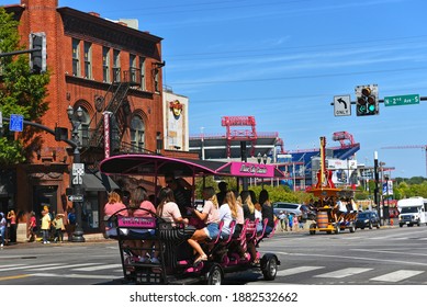 Nashville, TN, USA - September 21, 2019:  Revelers Enjoy Drinks On The Music City Crawler Pedal Bike Tavern On Broadway Street And 2nd Avenue.  These Vehicles Are Powered By Pedaling Of The Passengers