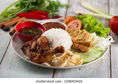 Nasi Campur Ayam Betutu.