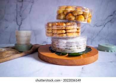 Nastar, Kaasstengels and Putri Salju are popular classic cookies in Indonesia.  