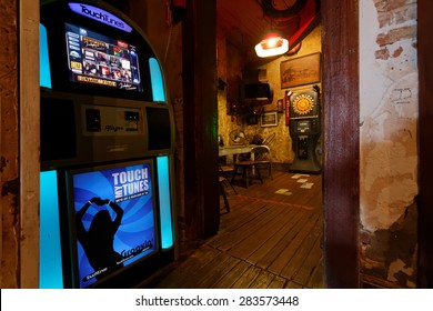 NATCHEZ, MISSISSIPPI, May 7, 2015 : Juke Box In A Bar Of Mississippi River Banks Of Natchez.