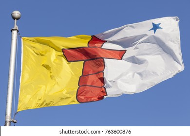 Nationale Flagge der Provinz Nunavut in Kanada