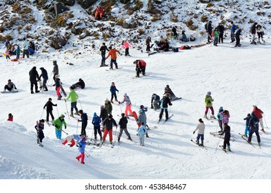 NATIONAL PARK, NZL - JULY 12 2016:Skiers Skiing In Whakapapa Ski Field On Mount Ruapehu In Tongariro National Park, The Most Popular Ski Filed In The North Island Of New Zealand