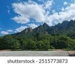 It is a national park with a view of the peak of Seoraksan Mountain.