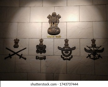 National War Memorial, Delhi, India- February 27, 2020: Ashok Stambh Logo With All Indian Defense Forces Logo And Chief Of Defence Staff Logo In Same Wall At National War Memorial Gallery 