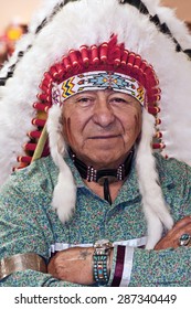 Native American Authentic Headdress Native American Stock Photo (Edit ...