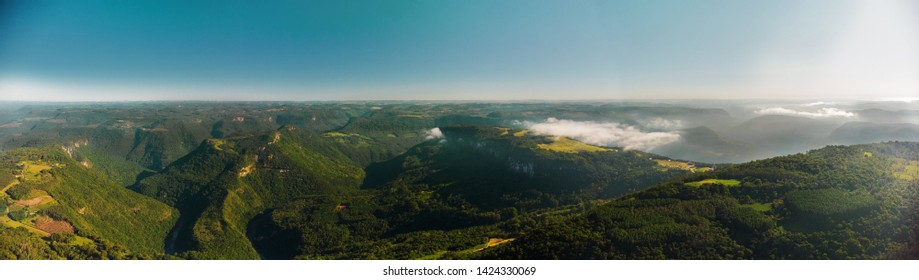 Natural Canyon In Horseshoe Format River. A Spetacular Wonderful Of The Nature. The River Called Caí Passed In The Canyon. 