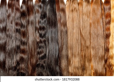 Des faisceaux de cheveux humains brillants et brillants, couleur chocolat naturel, pour l'extension et tisser des perruques.