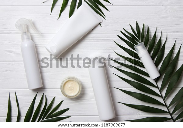 Natural Cosmetics Green Leaf On Wooden 스톡 사진(지금 편집) 1187909077