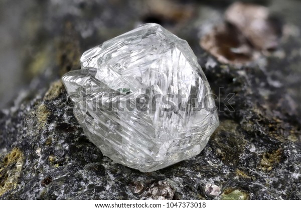 Diamant Naturel Niché Dans La Kimberlite : Photo De Stock (modifiable ...