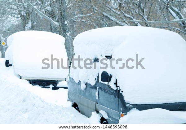 natural disaster heavy snowfall brought the cars
snow did not leave