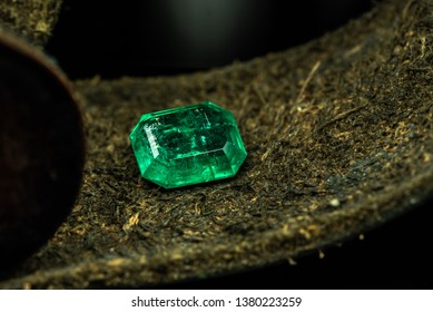 Natural Emerald Gemstone