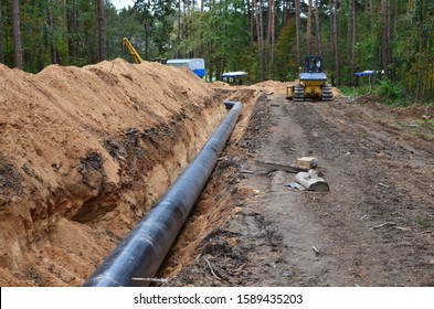 Natural Gas Pipeline Construction Work. A Dug Trench In The Ground For The Installation And Installation Of Industrial Gas And Oil Pipes. Underground Work Project. Small Roughness Sharpness.