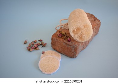 Natural Luffa Sponge. Body Scrap With Natural Sponge .