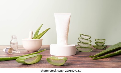 Natural Moisturizer Skincare Product With Fresh Aloe Vera. Blank White Squeeze Bottle Plastic Tube On Circle Podium. Packaging Of Cream, Body Lotion, Gel Or Facial Foam. Cosmetics Branding Mock Up.