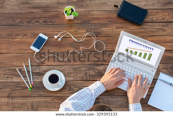 Natural Rough Wooden Desk Man Working Stok Fotoğrafı (Şimdi Düzenle