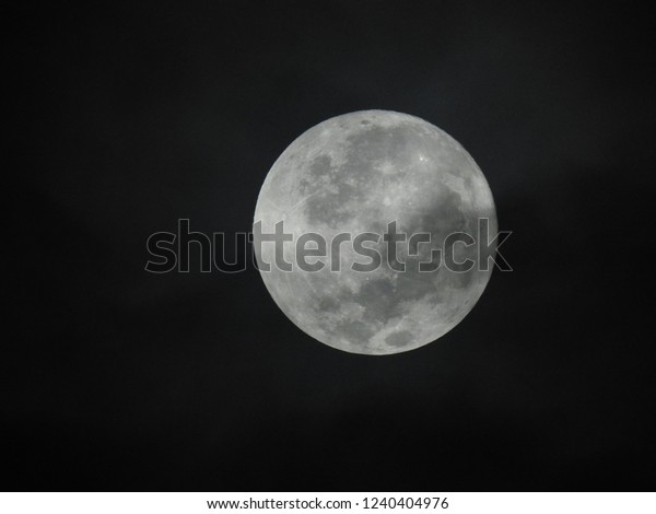 Natural satellite. Full
phase of Lunar, Full Moon, It is an astronomical body that orbits
planet Earth. 