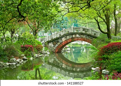 The Natural Scenery Of The Stone Arch Bridge