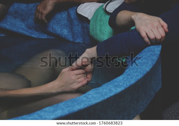 Natural water birth in\
Hospital