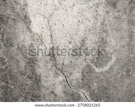 Naturally occurring patterns on the wall And cracks that occur naturally