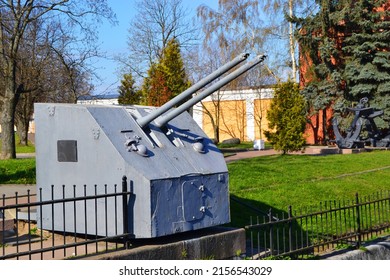 Naval Combat Guns Of Gray Color - Old Artillery Pieces In Kronstadt